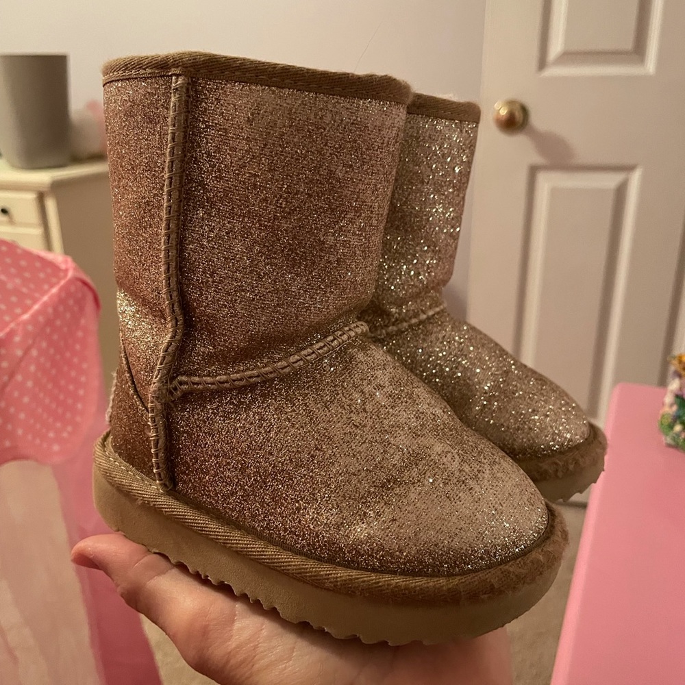 Glitter Uggs. Size 6 Toddler